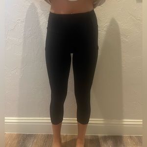 Black cropped lulu leggings